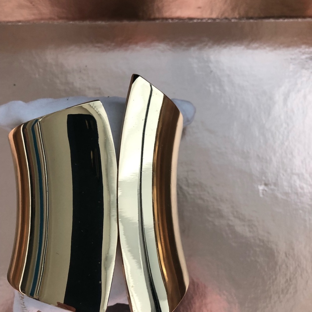 ⚡️Like New Gorgeous Wide Wrist Cuff. Well Made from Strong Non Rusty Metals⚡️ - Picture 5 of 5